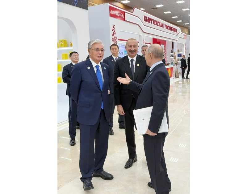 Prezident milli stendlərlə tanış olub