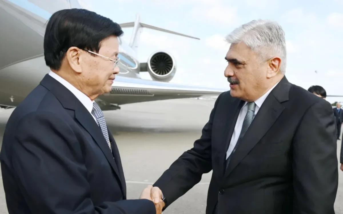 Laos Prezidenti Azərbaycana gəldi - FOTO