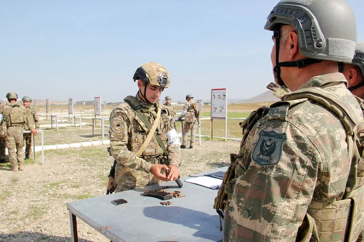 XTQ hərbi hissəsində vəzifəlilərin təlim toplanışı davam edir