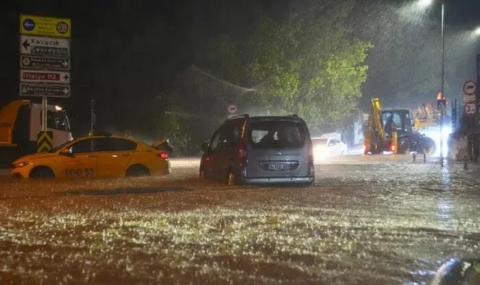 İstanbulda daşqın: bu ərazidə tikilən obyektlər sökülür