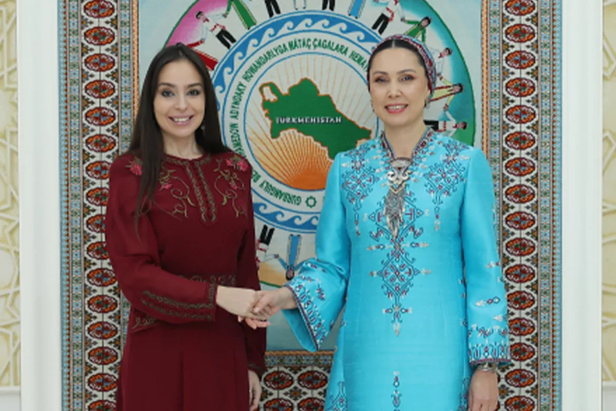 Leyla Əliyeva Arkadağ şəhərində Oğulcahan Atabayeva ilə görüşüb - FOTOLAR