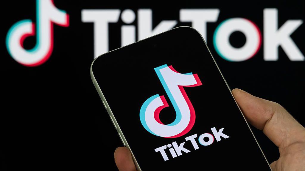 Azərbaycan məktəblərində "TikTok"a giriş məhdudlaşdırılıb