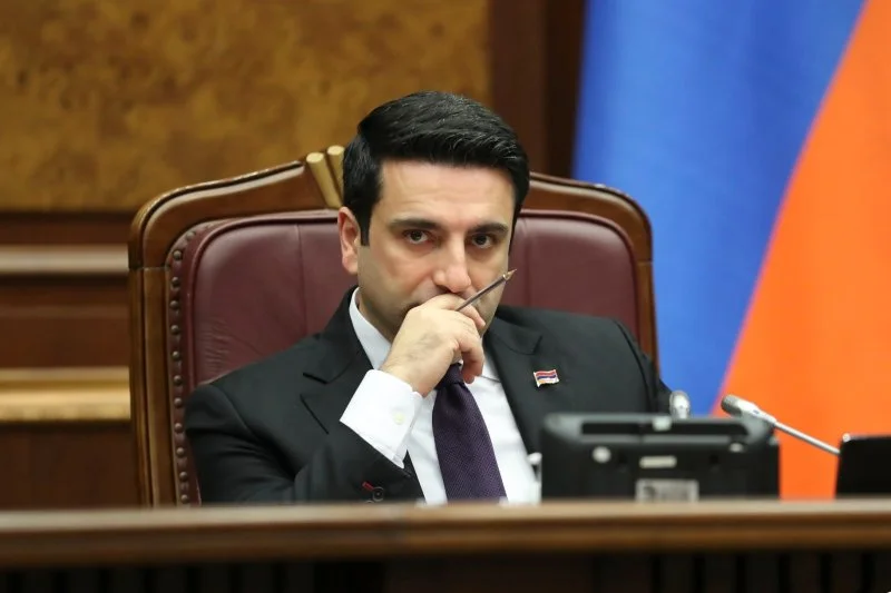 Simonyan Moskvaya gedir