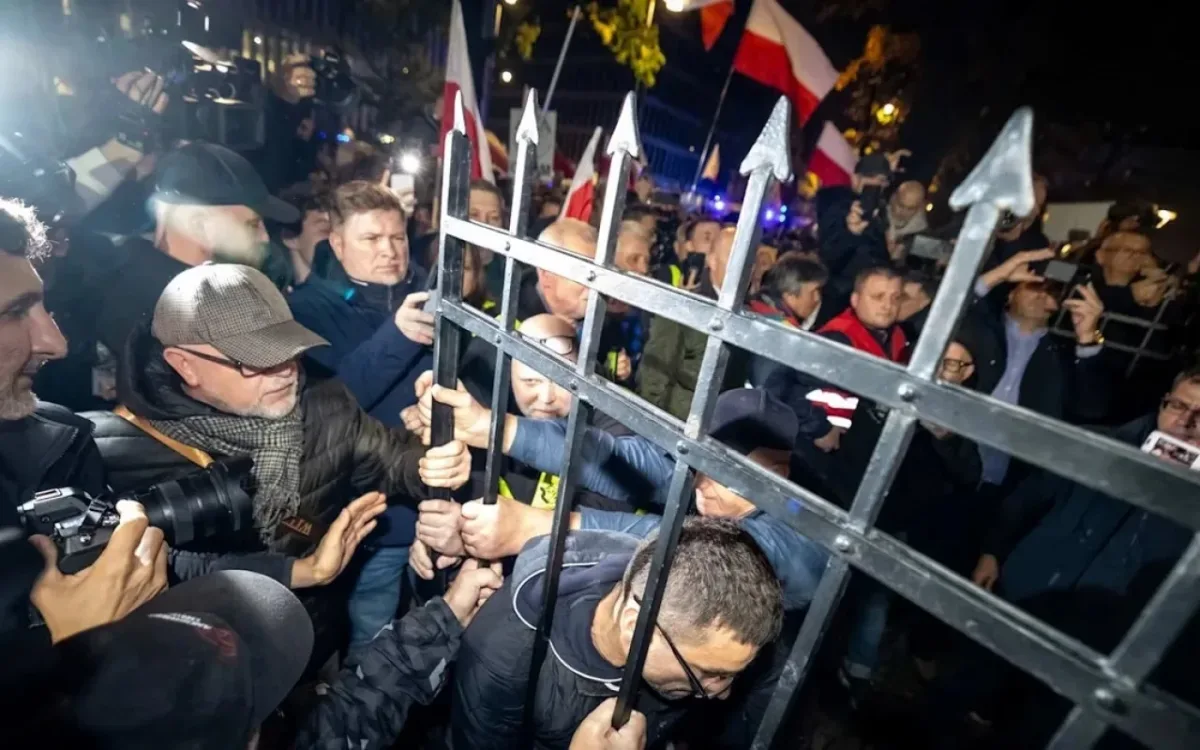 Konstitusiya məhkəməsinin binası... - Polşa Prezidentindən təcili açıqlama